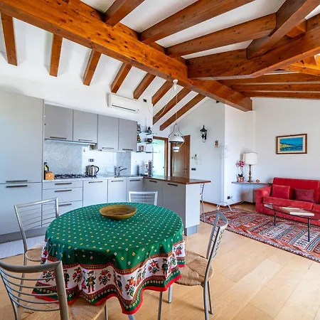 Feriested Alveluu Ristorante E Tremezzo